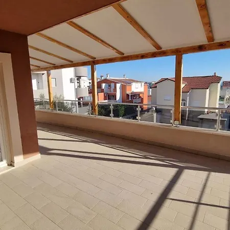 Luxury Apt. With Sea View